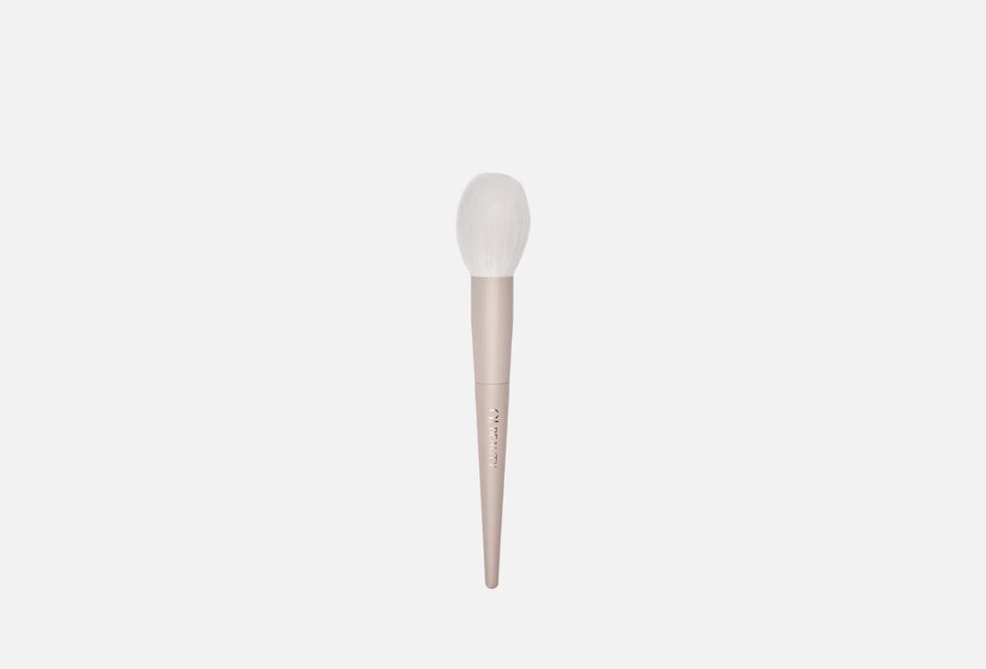 Brush 04 for applying illuminating powder