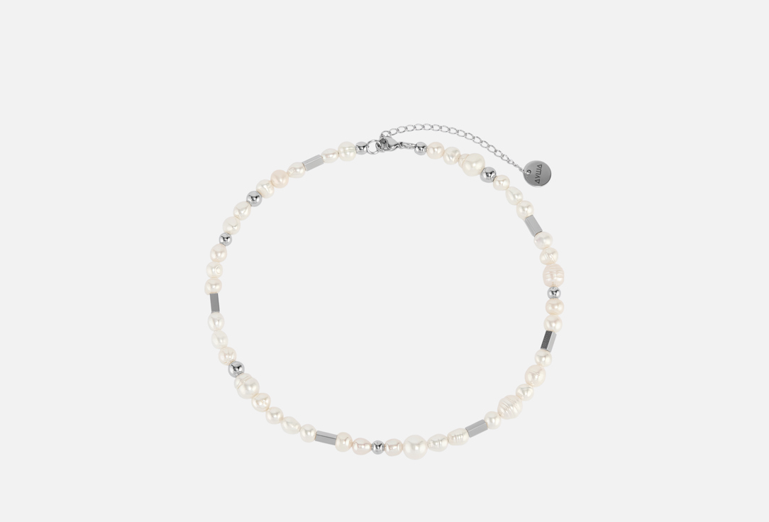 White pearls with metal inserts 1 шт
