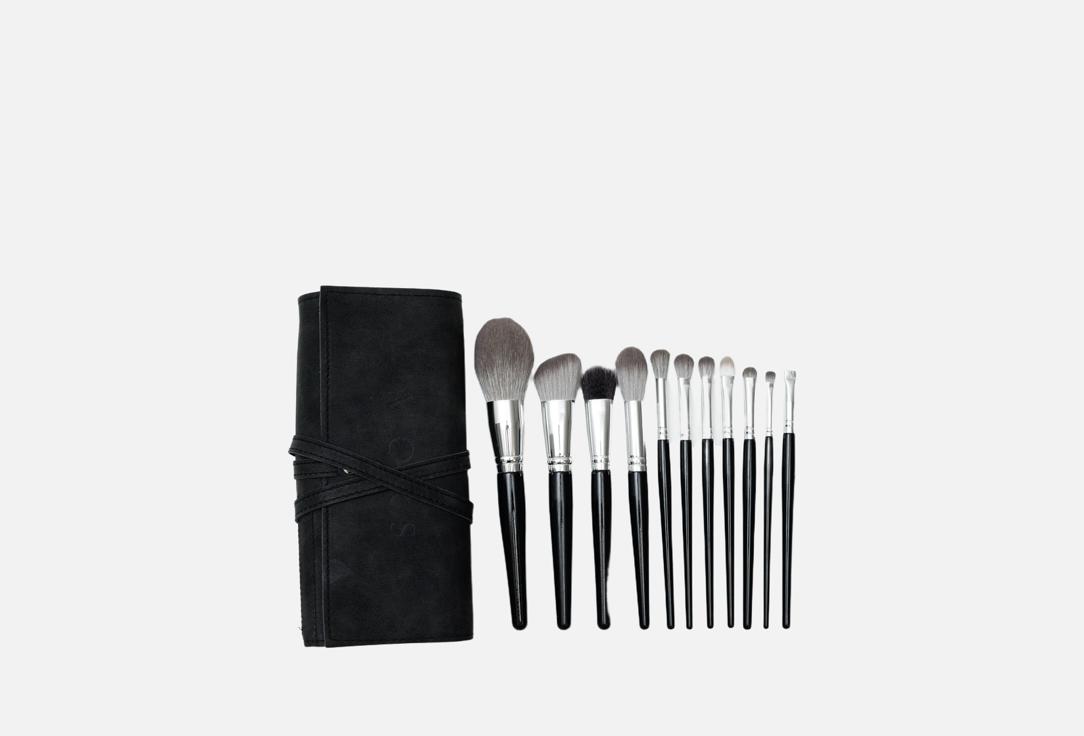 Makeup brushes